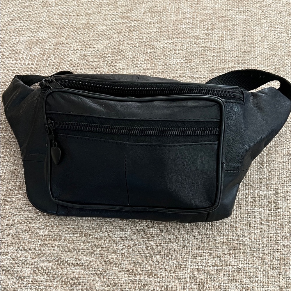 Toni Fanny Pak Black Leather